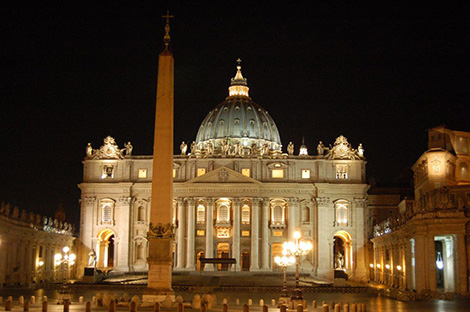 immagine san pietro notturna
