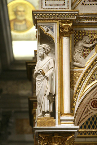 immagine altare papale